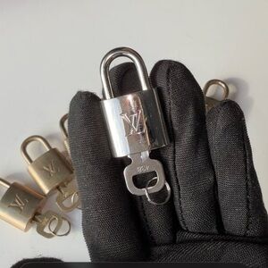 Louis Vuitton Padlock & Key Set #438 - Silver